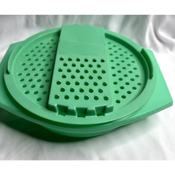 Vintage Tupperware Jade Green Grater Slicer Bowl Set 1970s – Mid Century Kitchen - Picture 3 of 10
